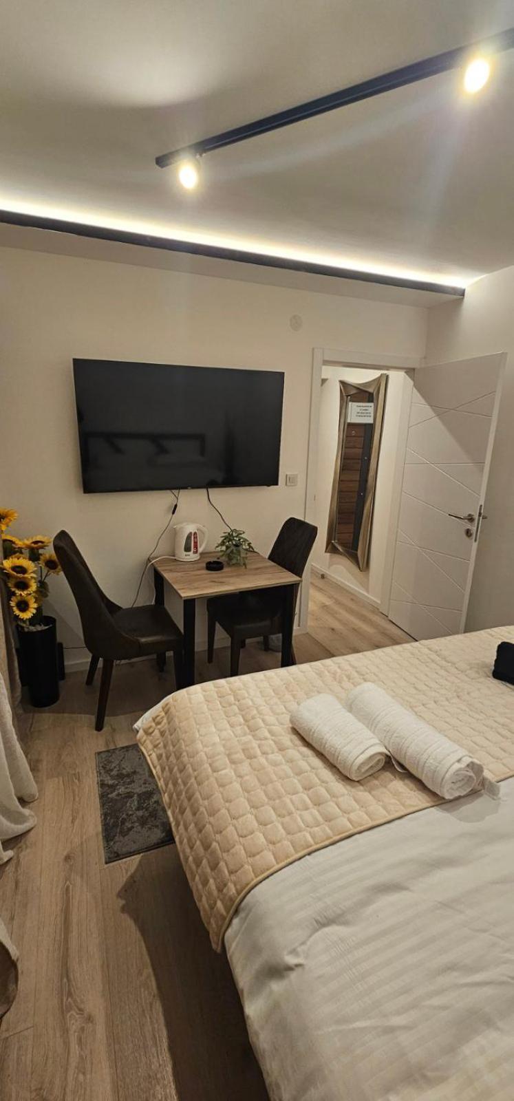 Apartment Paris Lux Night